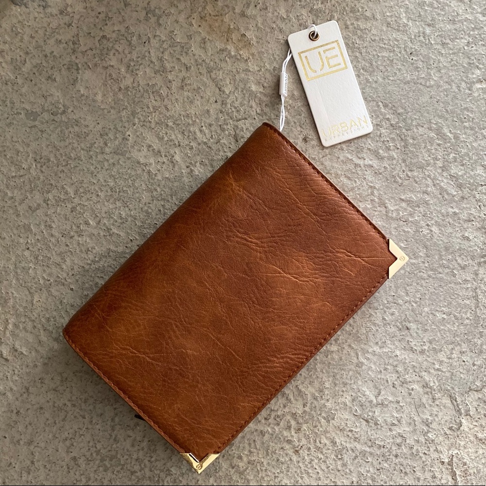 *NEW* leather crossbody - Picture 3 of 10